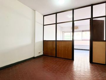 ALQUILER DE OFICINA SOBRE AV BELGRANO