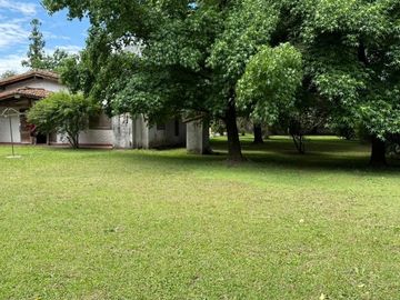LOTE EN VENTA EN PILAR CON VIVIENDA 2300 mts.