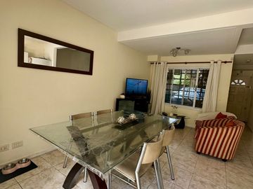 VENTA TRIPLEX 4 AMBIENTES APTO CREDITO- OLIVOS