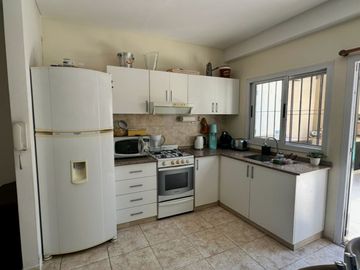VENTA TRIPLEX 4 AMBIENTES APTO CREDITO- OLIVOS