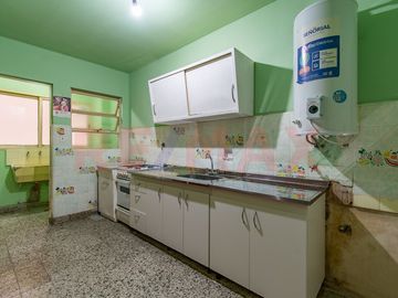 Venta 2 deptos 3 y 2 amb Pza Misericordia, Flores