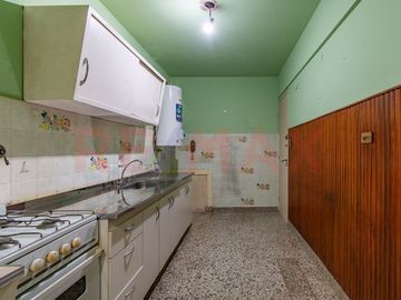 Venta 2 deptos 3 y 2 amb Pza Misericordia, Flores