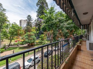 Venta 2 deptos 3 y 2 amb Pza Misericordia, Flores