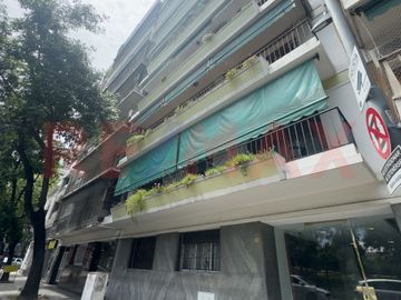 Venta 2 deptos 3 y 2 amb Pza Misericordia, Flores