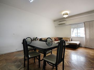 Impecable Casa de 4 Ambientes con Garage.