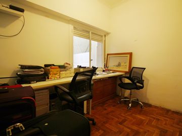 Impecable Casa de 4 Ambientes con Garage.
