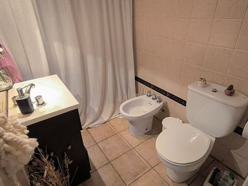 VENTA DE CASA 5 AMBIENTES ADROGUE CENTRO PILETA