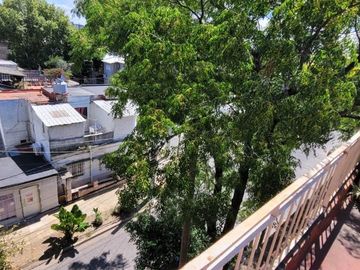 DUPLEX CON QUINCHO , PARRILLA Y  LOCAL A LA CALLE