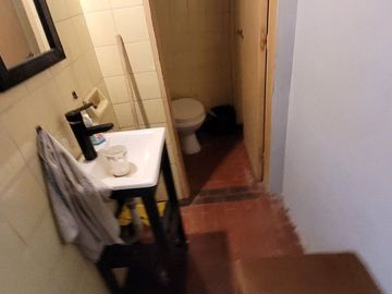 DUPLEX CON QUINCHO , PARRILLA Y  LOCAL A LA CALLE