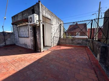 Casa 4 ambientes Venta Gerli Multifamiliar c/Patio