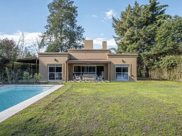 Alquiler de casa amoblada 3 amb en Bo.Zorzal Pilar