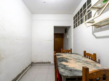 VENTA 4 AMB C/BALCÓN Y COCH - A REFACCIONAR