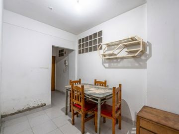 VENTA 4 AMB C/BALCÓN Y COCH - A REFACCIONAR