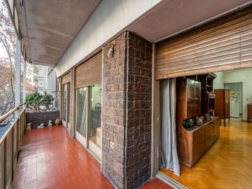 VENTA 4 AMB C/BALCÓN Y COCH - A REFACCIONAR