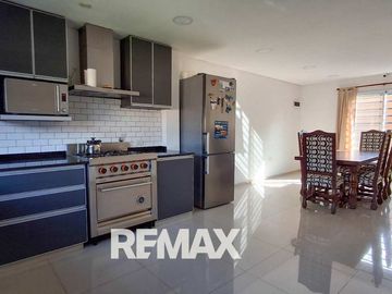 Venta casa 3 dorm. jardin 3 coch derqui pilar.