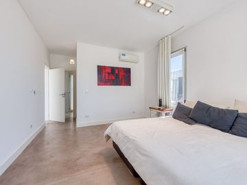 VENTA CASA EN ALBANUEVA CON AMARRA 5 AMB.