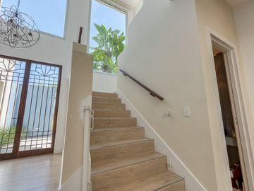 VENTA CASA EN ALBANUEVA CON AMARRA 5 AMB.
