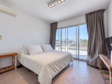 VENTA CASA EN ALBANUEVA CON AMARRA 5 AMB.