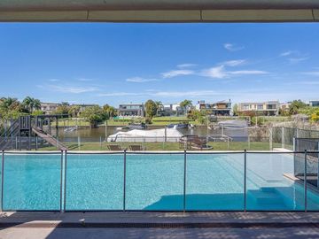 VENTA CASA EN ALBANUEVA CON AMARRA 5 AMB.