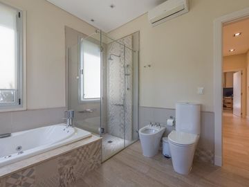VENTA CASA EN ALBANUEVA CON AMARRA 5 AMB.