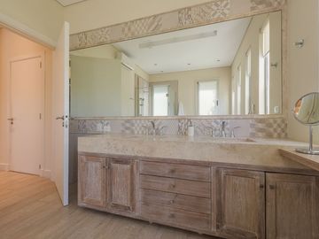 VENTA CASA EN ALBANUEVA CON AMARRA 5 AMB.