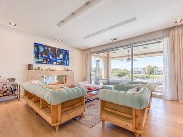 VENTA CASA EN ALBANUEVA CON AMARRA 5 AMB.