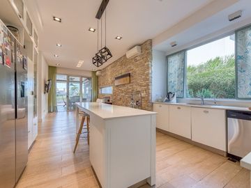 VENTA CASA EN ALBANUEVA CON AMARRA 5 AMB.