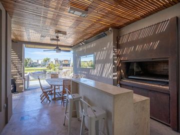 VENTA CASA EN ALBANUEVA CON AMARRA 5 AMB.