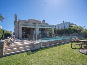 VENTA CASA EN ALBANUEVA CON AMARRA 5 AMB.