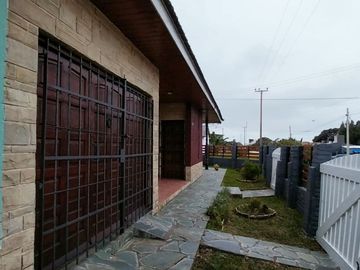 CASA AMPLIO PARQUE B. SAN JACINTO A METROS COSTA