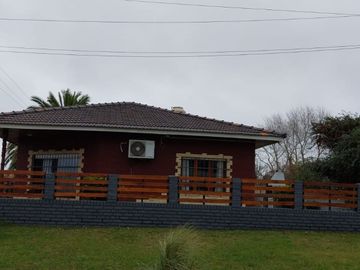 CASA AMPLIO PARQUE B. SAN JACINTO A METROS COSTA