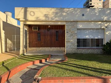 ALQUILER COMERCIAL CASA CENTRO DE PILAR