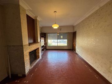 ALQUILER COMERCIAL CASA CENTRO DE PILAR