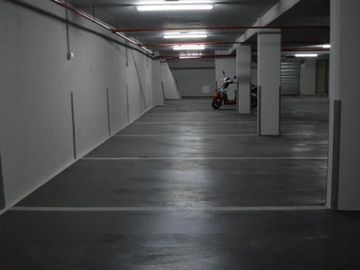 COCHERA FIJA CUBIERTA EN VENTA EN VILLA URQUIZA