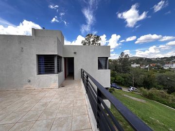 Casa 3 dormitorios en Villa del Lago. Carlos Paz