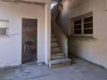 VENTA CASA 2 DORMITORIOS FISHERTON A RECICLAR