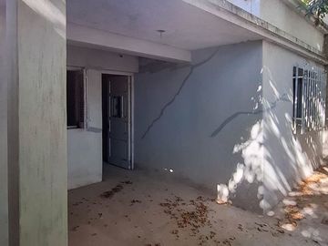 VENTA CASA 2 DORMITORIOS FISHERTON A RECICLAR