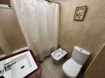 DEPARTAMENTO 3 AMB AL FRENTE C/GUARDACOCHE FLORES