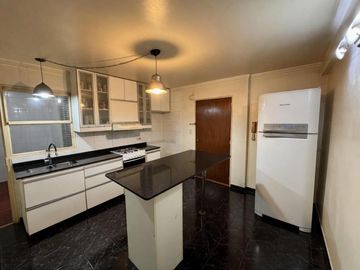 DEPARTAMENTO 3 AMB AL FRENTE C/GUARDACOCHE FLORES