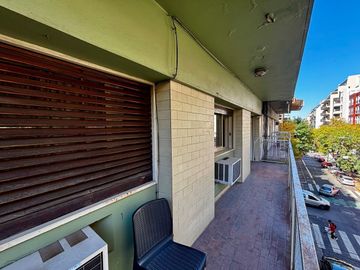 DEPARTAMENTO 3 AMB AL FRENTE C/GUARDACOCHE FLORES