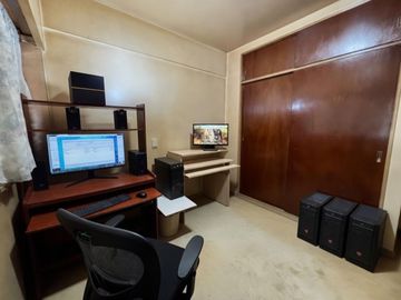 DEPARTAMENTO 3 AMB AL FRENTE C/GUARDACOCHE FLORES