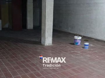 VENTA LOCAL COMERCIAL - AV. 25 DE MAYO