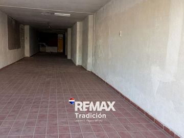 VENTA LOCAL COMERCIAL - AV. 25 DE MAYO