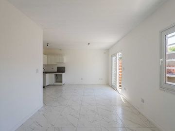 PH 2 AMBIENTES CON JARDIN  MALVINAS GREEN