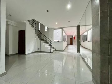 DEPARTAMENTO 2 AMBIENTES VENTA CASEROS CENTRO