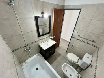 DEPARTAMENTO 2 AMBIENTES VENTA CASEROS CENTRO