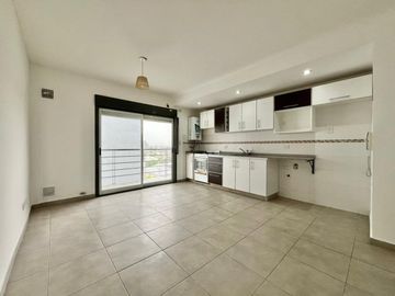 DEPARTAMENTO 2 AMBIENTES VENTA CASEROS CENTRO