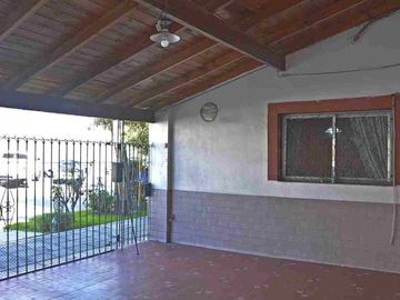 VENTA CASA 3 AMB C/ COCHERA Y PATIO - V. ALSINA