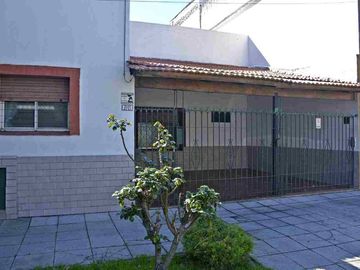 VENTA CASA 3 AMB C/ COCHERA Y PATIO - V. ALSINA