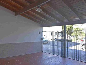 VENTA CASA 3 AMB C/ COCHERA Y PATIO - V. ALSINA